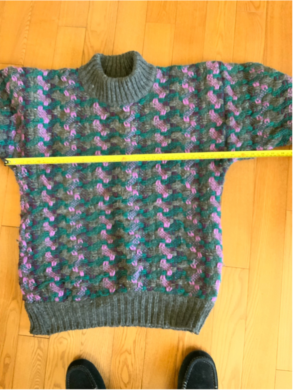 • Vintage 1980s Hand Knit Pure Wool Geometric Sweater | Thick Cozycore Retro - Picture 4 of 10